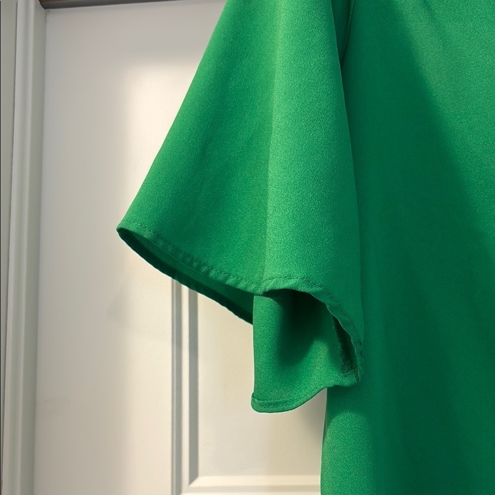 another story Green Ruched Blouse with Short Sleeves - Picture 9 of 10